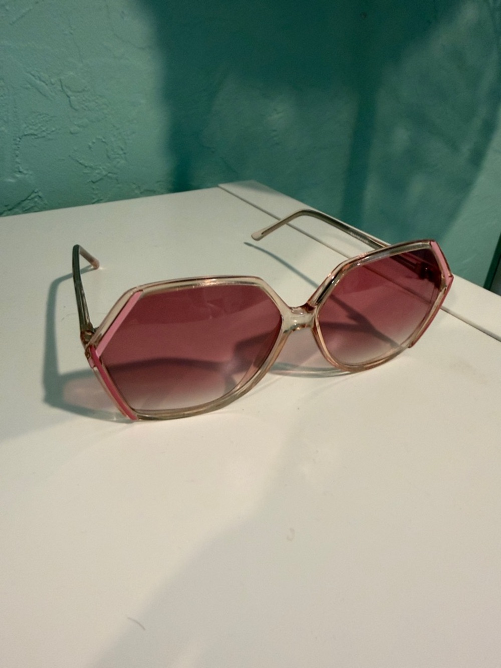Custom made Women's Oversized Hexagon Sunglasses - Burgundy Gradient